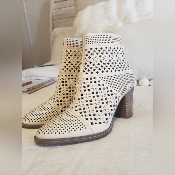 NEW FRANCO SARTO BEIGE BOOTIES SIZE 8.5 - Picture 1 of 10